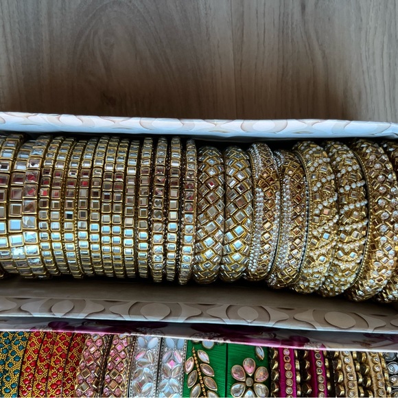 Set of Bangles in various sizes. 50 Quantity - Picture 3 of 6